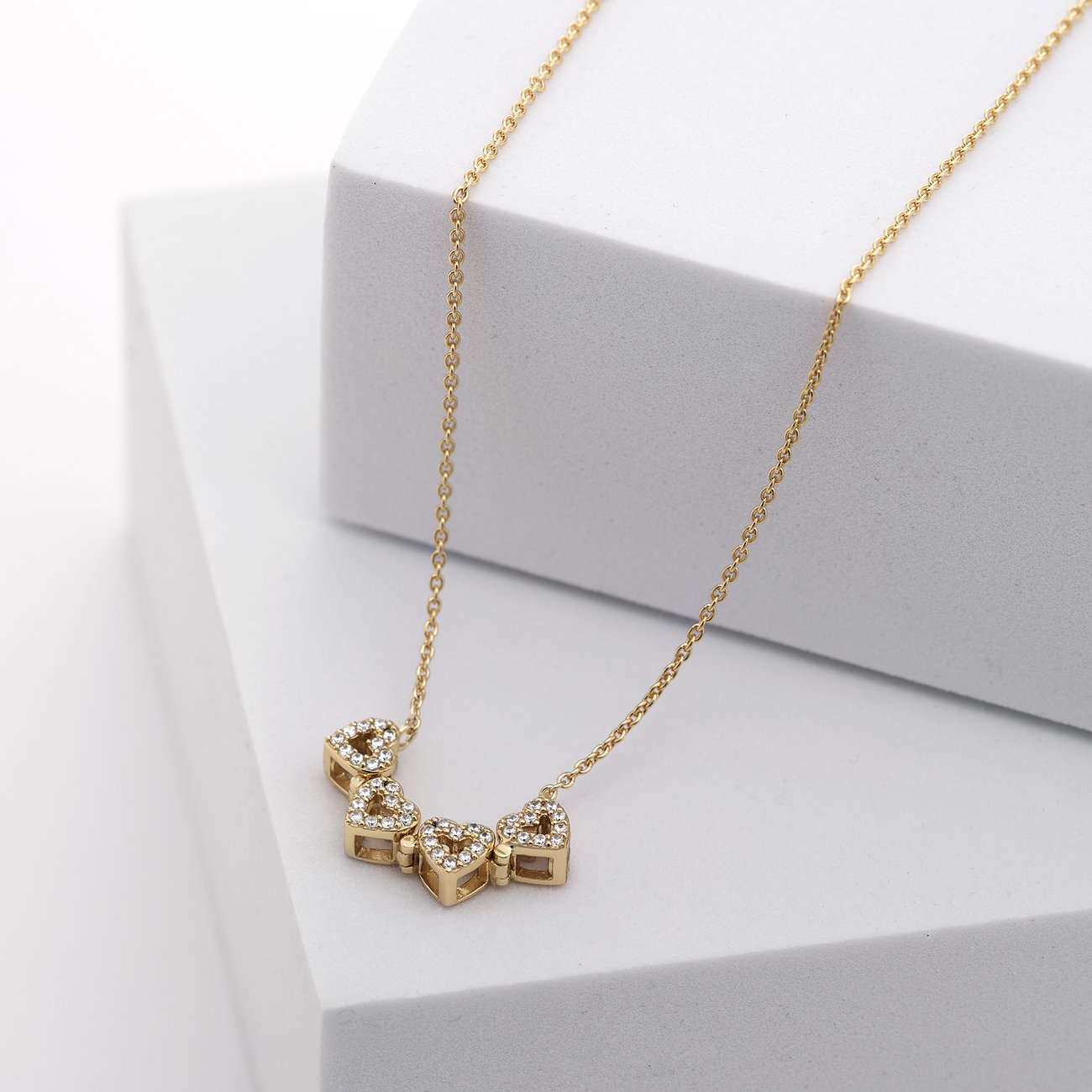 CHRIST Halsschmuck aus 925er recyceltem Silber mit Zirkonia.