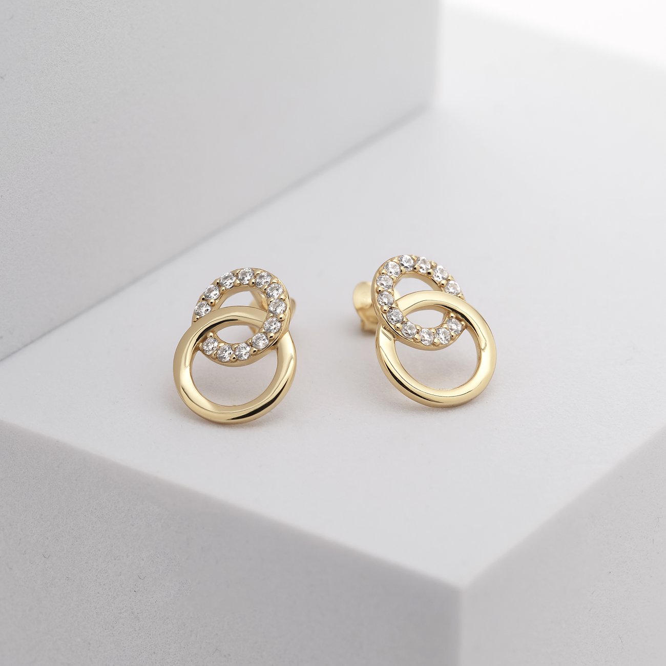 CHRIST Ohrstecker aus 925er Silber, besetzt mit Zirkonia.