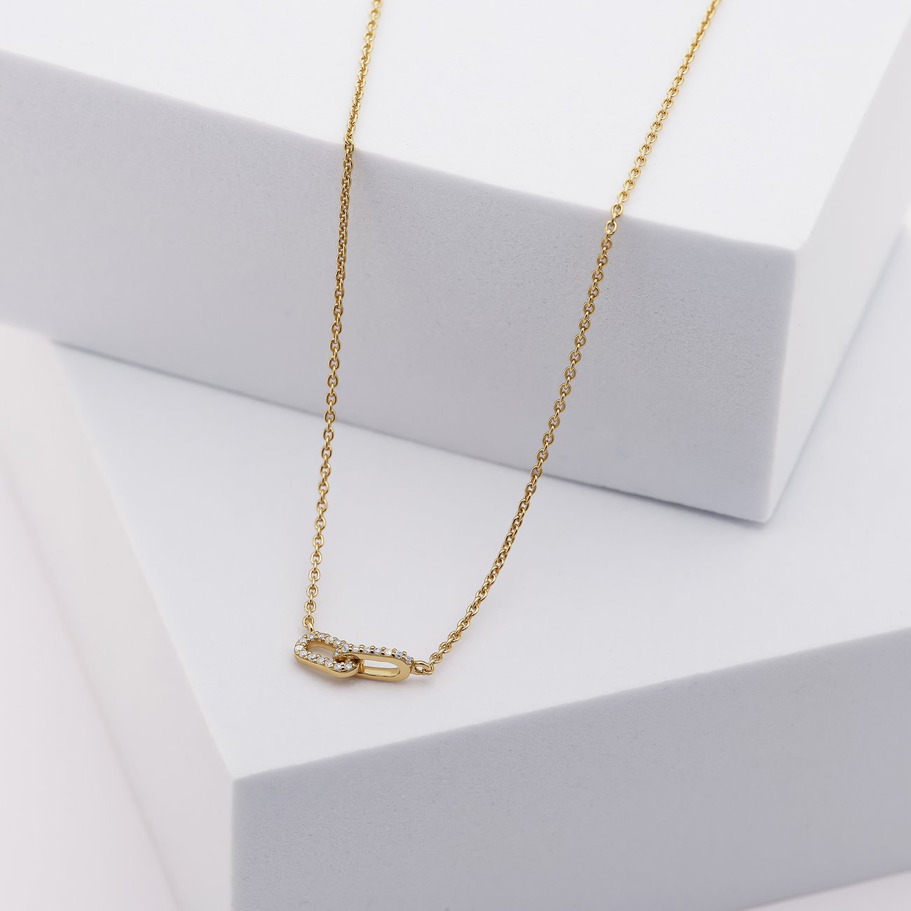 Collier CHRIST en argent 925 serti de zirconiums.