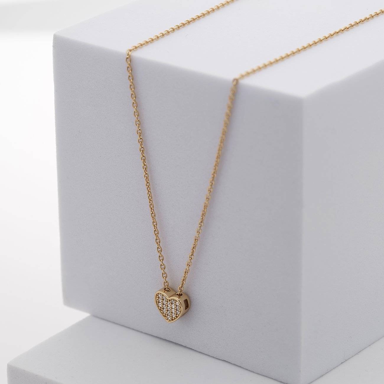 CHRIST Halsschmuck aus 925er recyceltem Silber mit Zirkonia besetztem Herz.