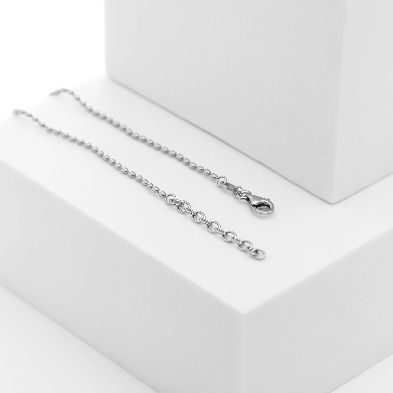 CHRIST Halsschmuck aus 925 recyceltem Silber mit Zirkonia.