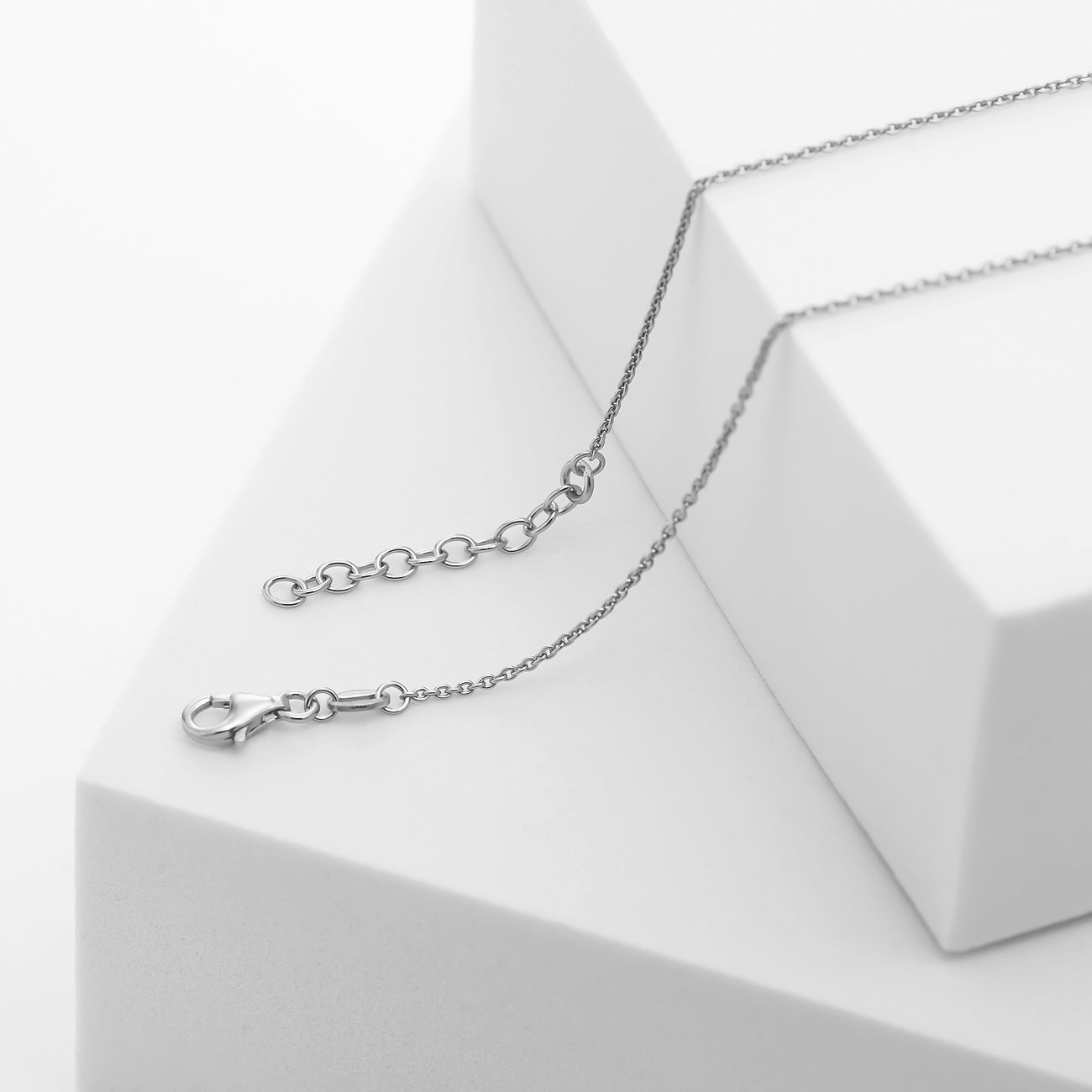 CHRIST Halsschmuck aus 925er Silber, recycelt, mit Zirkonia.