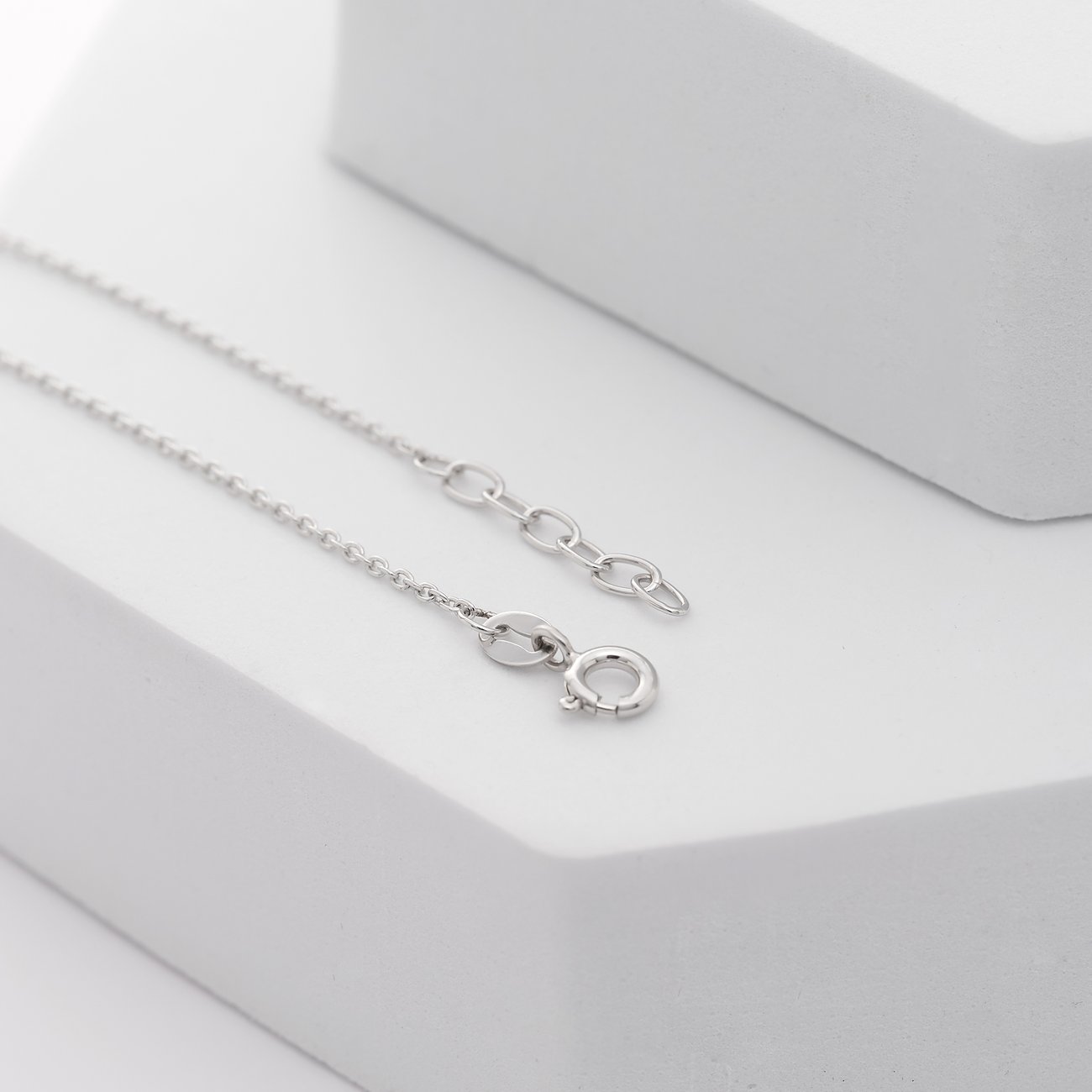 CHRIST halssmycke i 925 återvunnet silver med zirkonia.