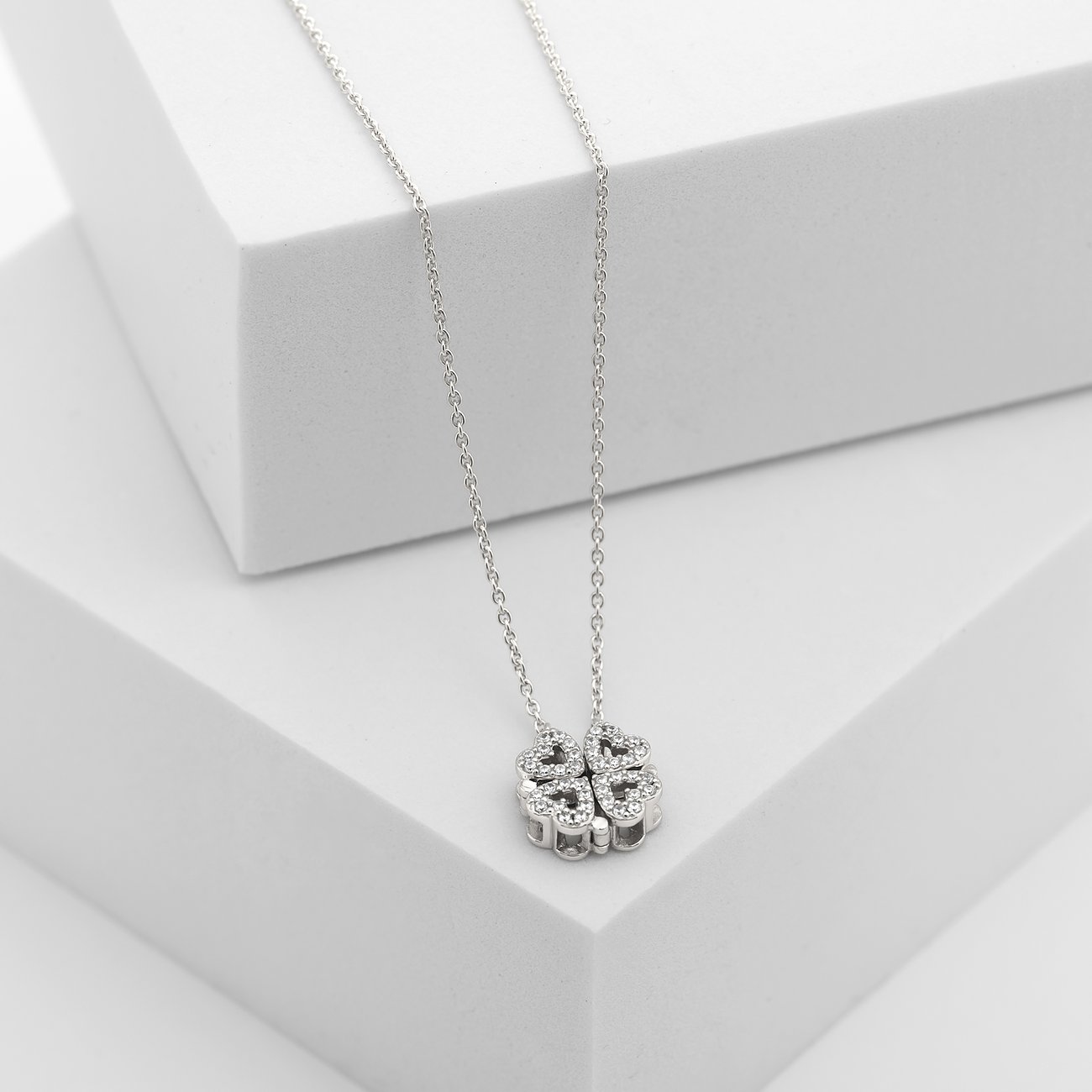 Collier CHRIST en argent recyclé 925 avec zircone.