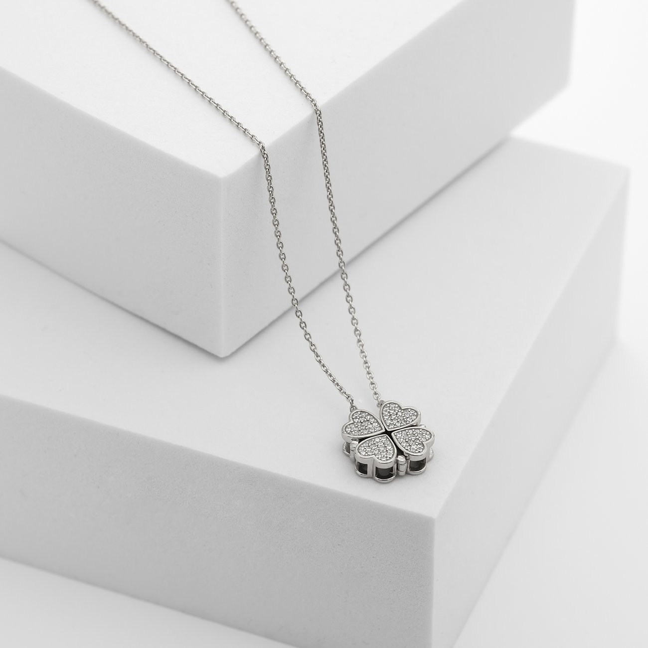 Collier CHRIST en argent recyclé 925 avec zircone.