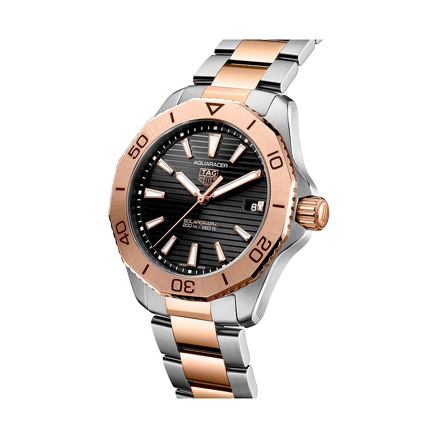 TAG Heuer Aquaracer mit Edelstahlgehäuse, bicolor, analog, schwarzes Zifferblatt.