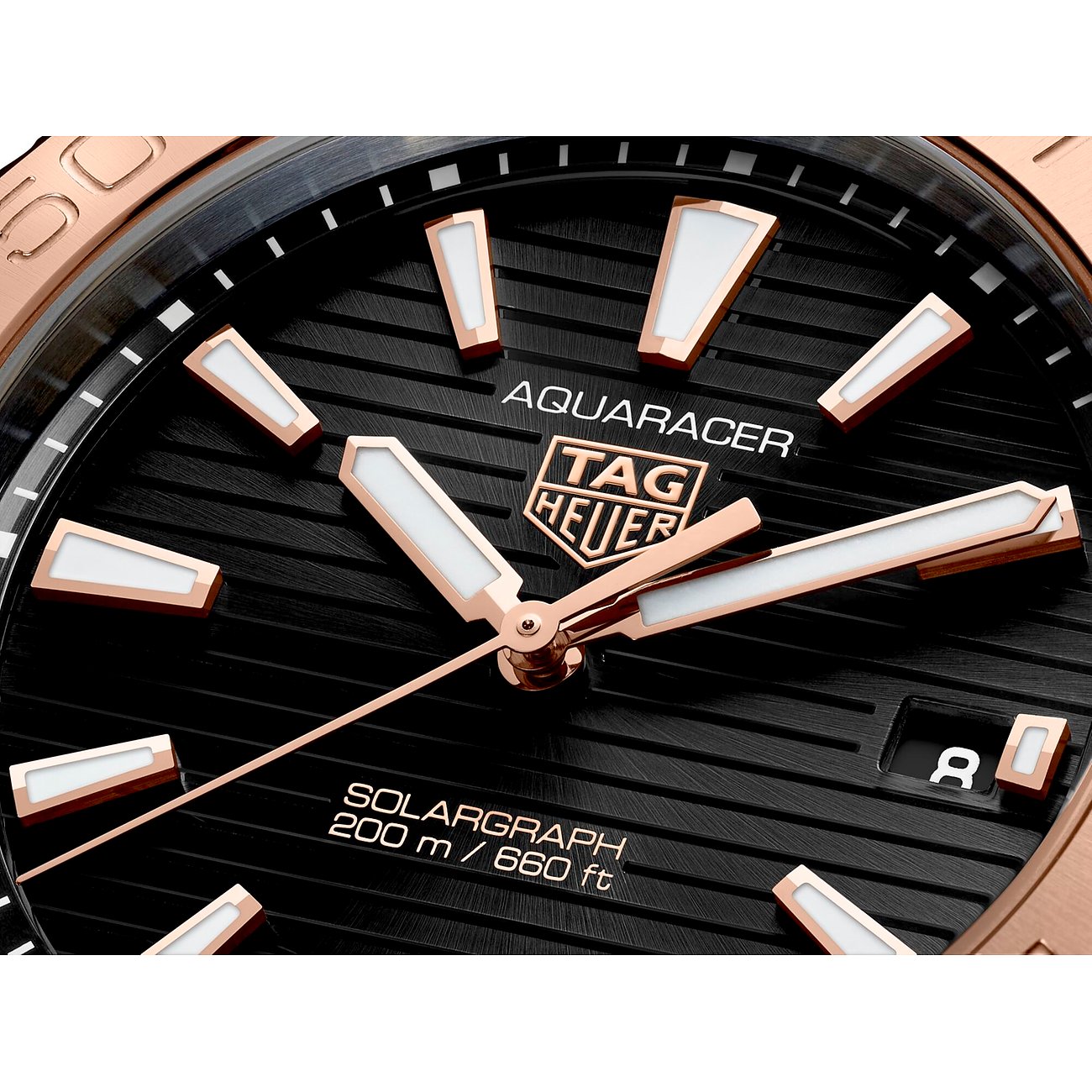 TAG Heuer Aquaracer Solargraph mit Edelstahlgehäuse, schwarzem Zifferblatt und roséfarbenen Akzenten.