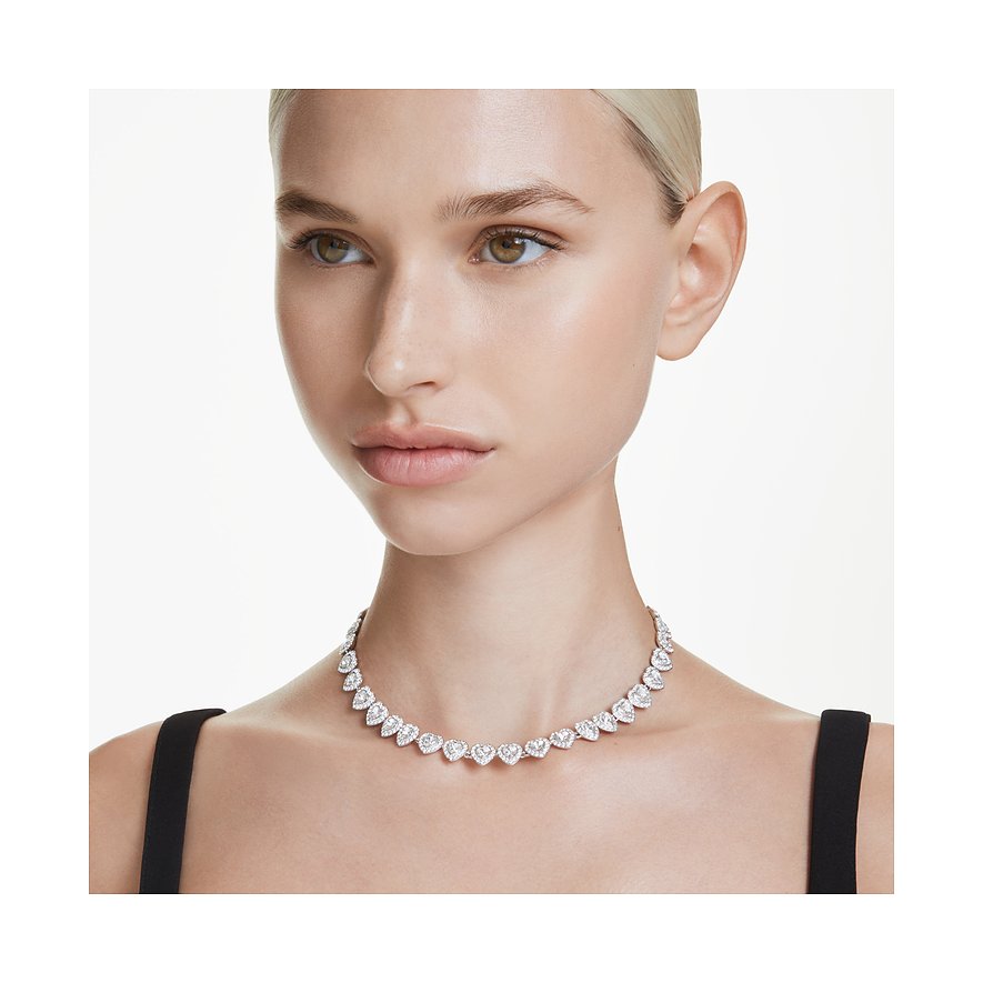 Swarovski ketting van metaal met hartvormige kristallen.