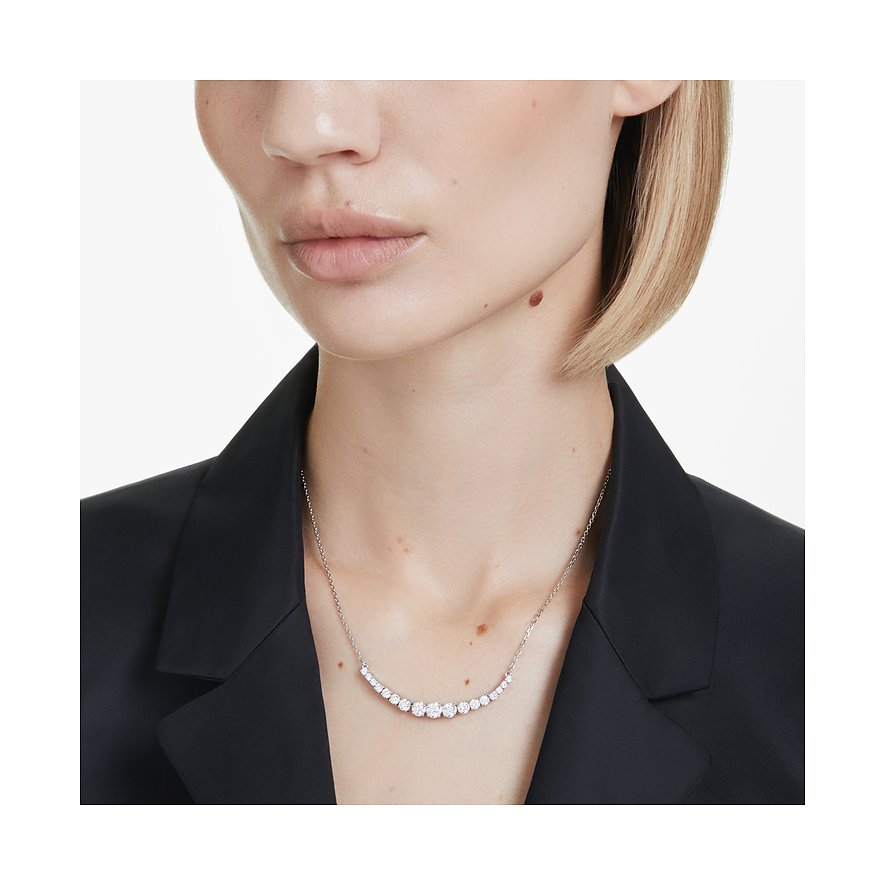 Swarovski Halskette aus Metall mit weißen Kristallen in absteigender Größe.