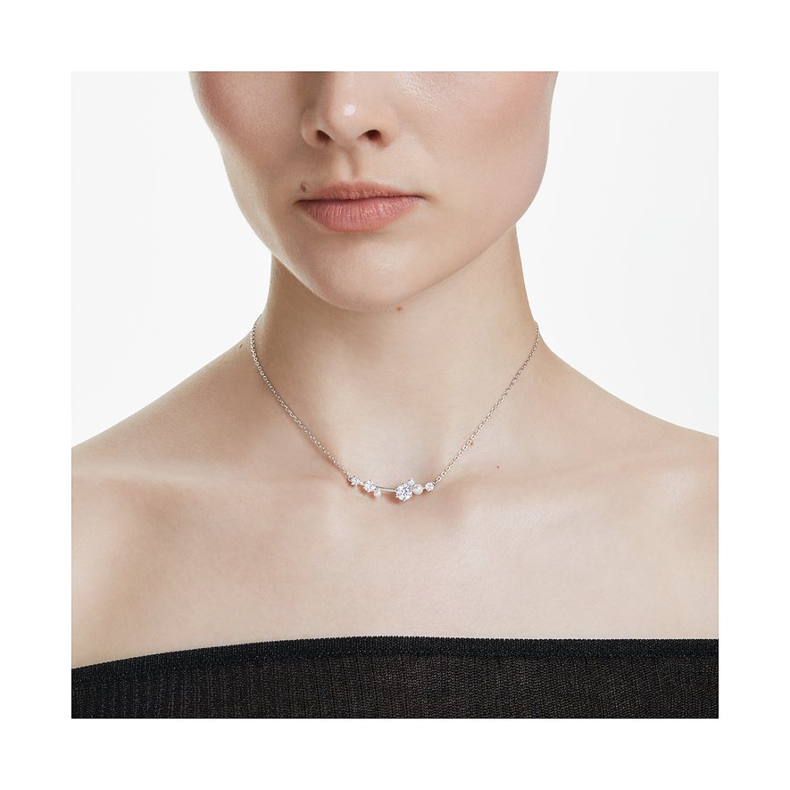 Swarovski Halsschmuck aus Metall mit Kristallen und Perlen.