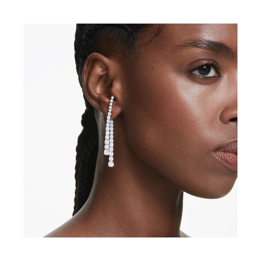 Swarovski Ohrhänger aus Metall mit weißen Kristallen.