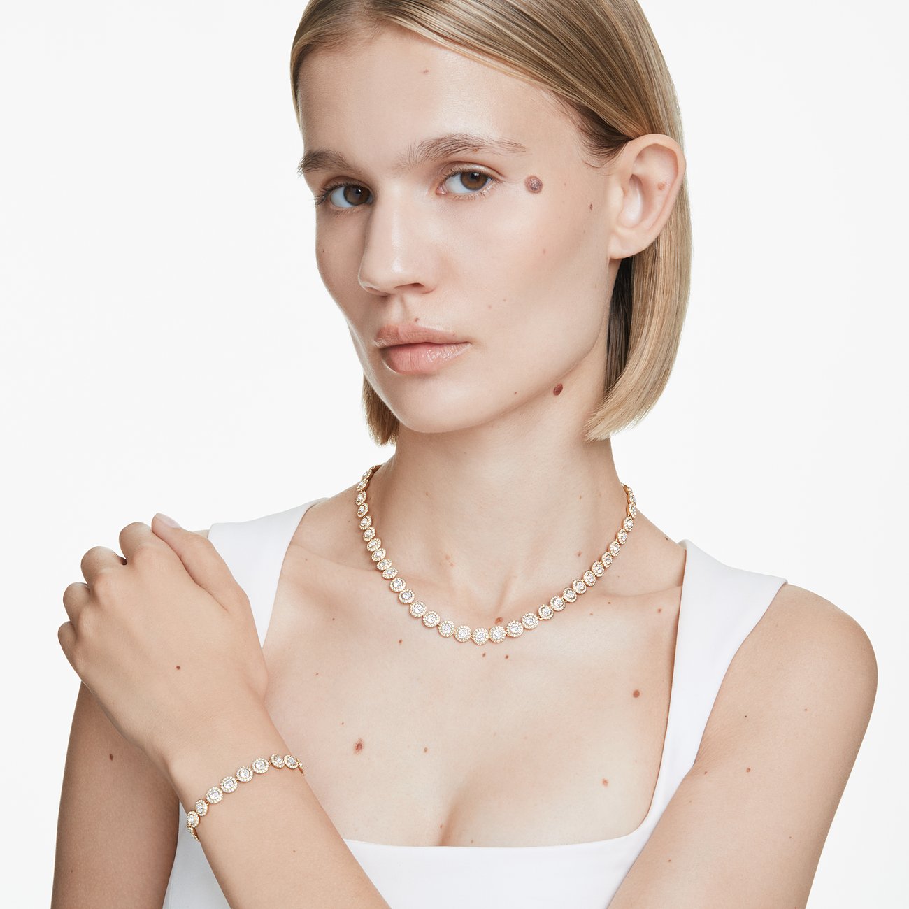 Swarovski Set aus Metall mit Kristallen.