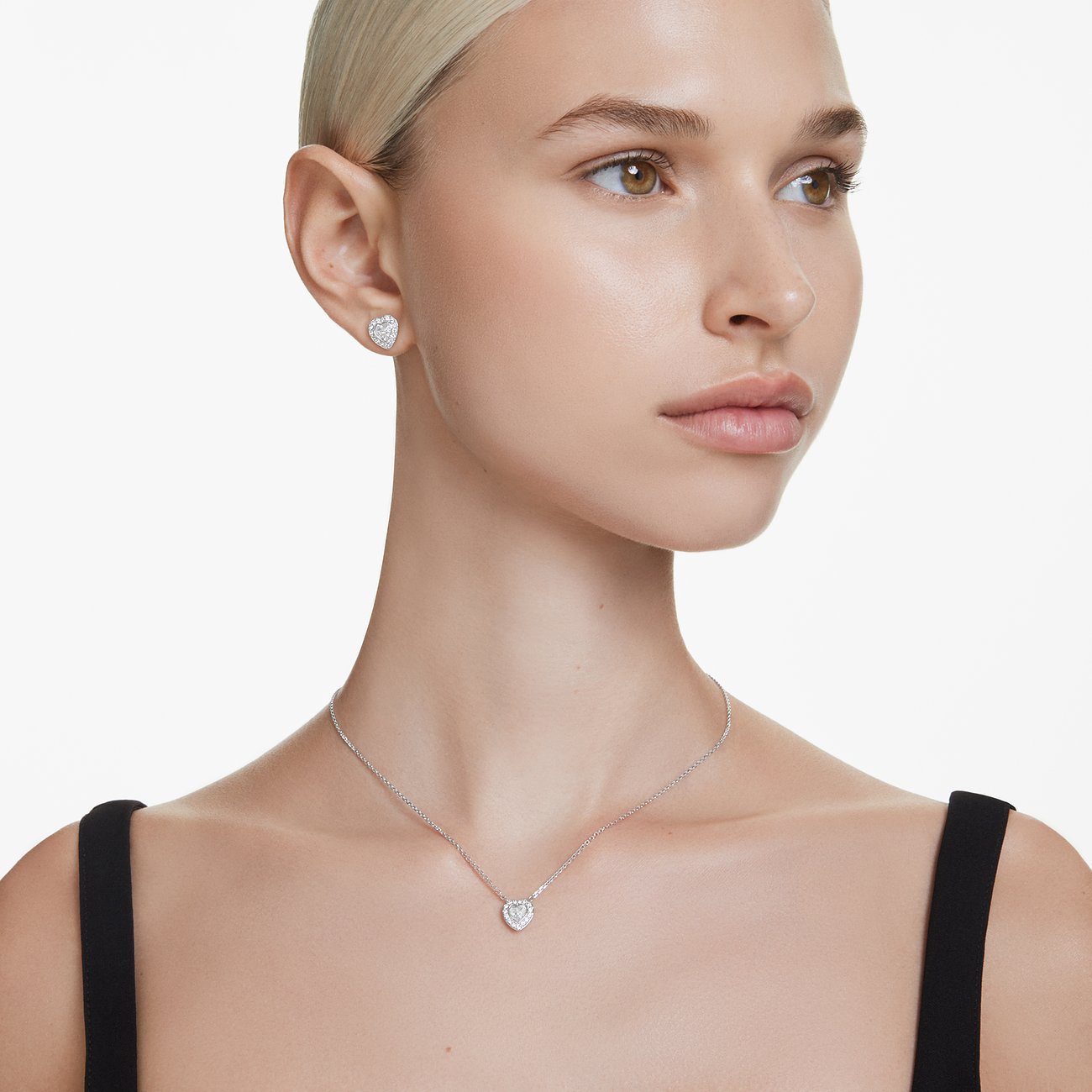 Swarovski ketting met kristallen, hartvormige hanger.