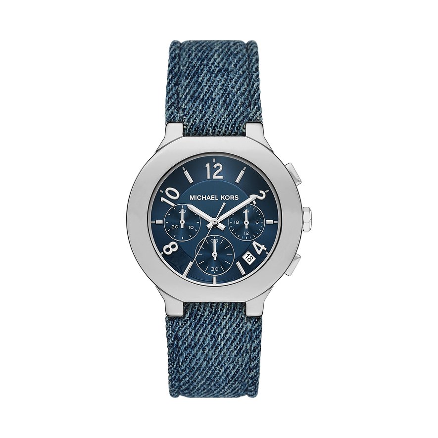 Eine Michael Kors Damenuhr aus Edelstahl mit einem blauen Zifferblatt und einem blauen Armband aus Jeansstoff.