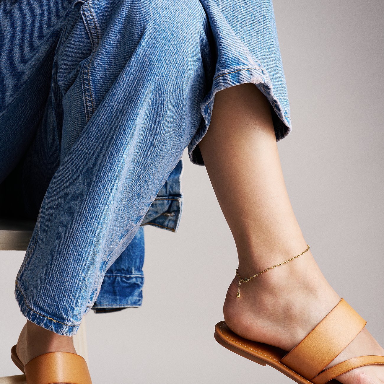 Fossil Fußkette aus Metall mit Figaro-Gliederkette.