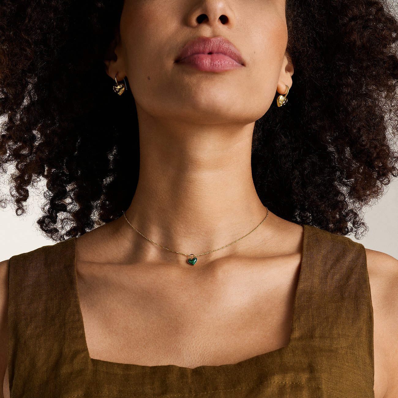 Fossil Edelstahl Ohrstecker mit Glasstein.