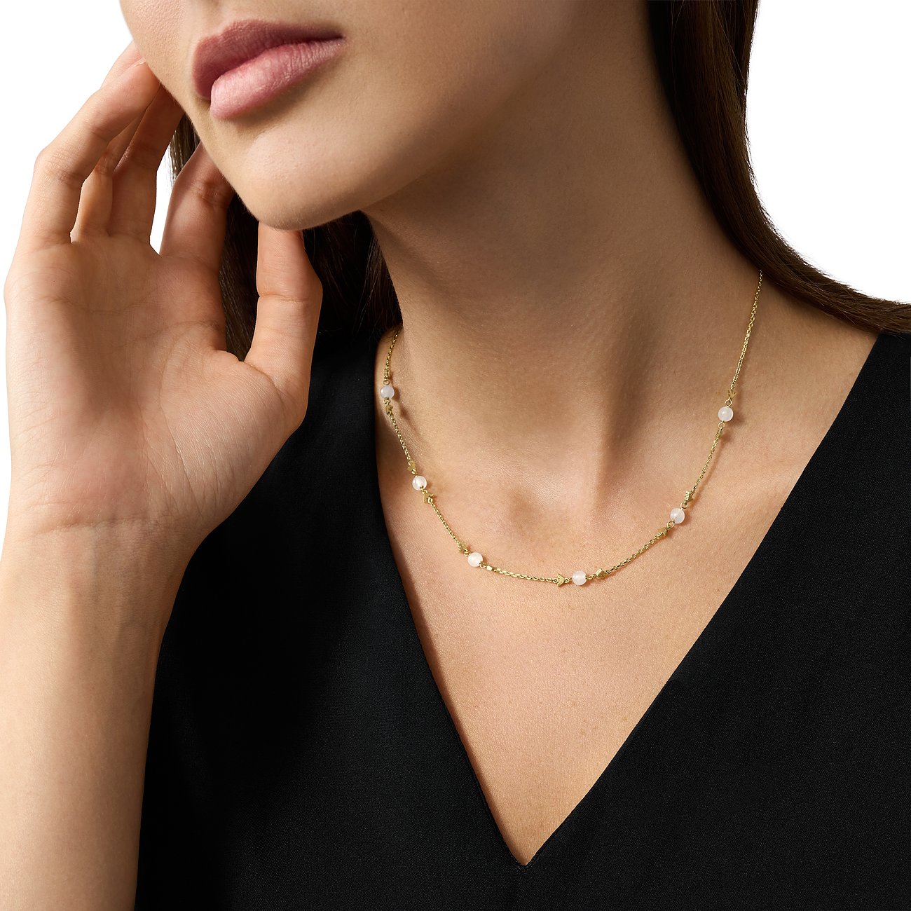 Emporio Armani Halskette aus Metall mit Rosenquarz-Steinen und kleinen geometrischen Anhängern.