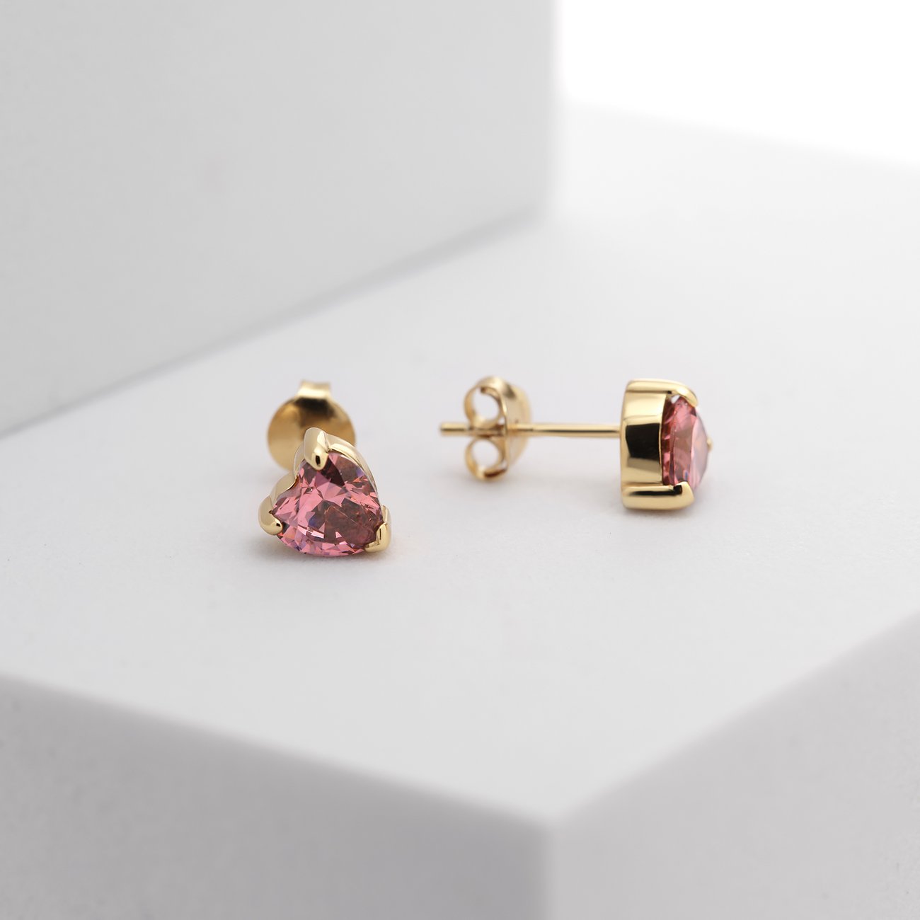 CHRIST örhängen i 925 sterling silver med rosa hjärtslipade zirkoner.