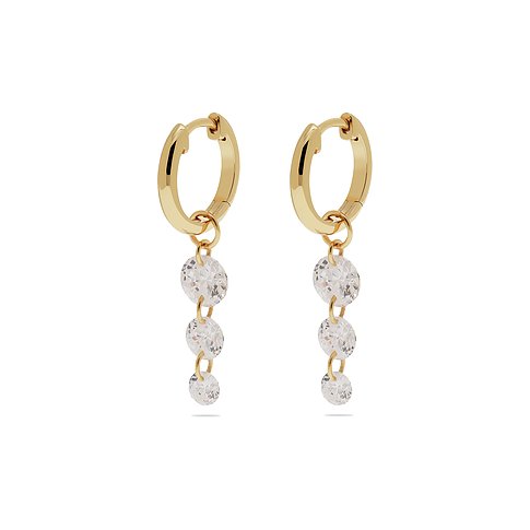 Et par guldfarvede øreringe af genanvendt 925 sterlingsølv med tre hængende, runde zirkoniasten.