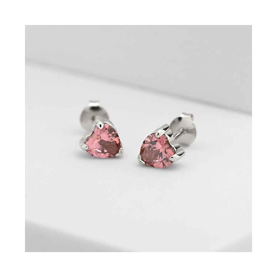 CHRIST Ohrstecker aus recyceltem 925er Silber mit herzförmigen rosa Zirkonia im Anschnitt, von vorne.