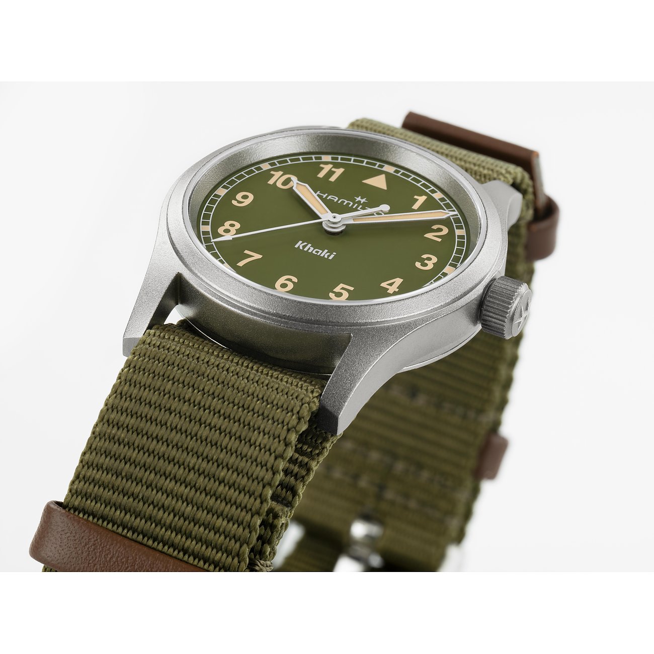 Hamilton Herrenuhr mit Edelstahlgehäuse, grünem Zifferblatt und Stoffarmband.