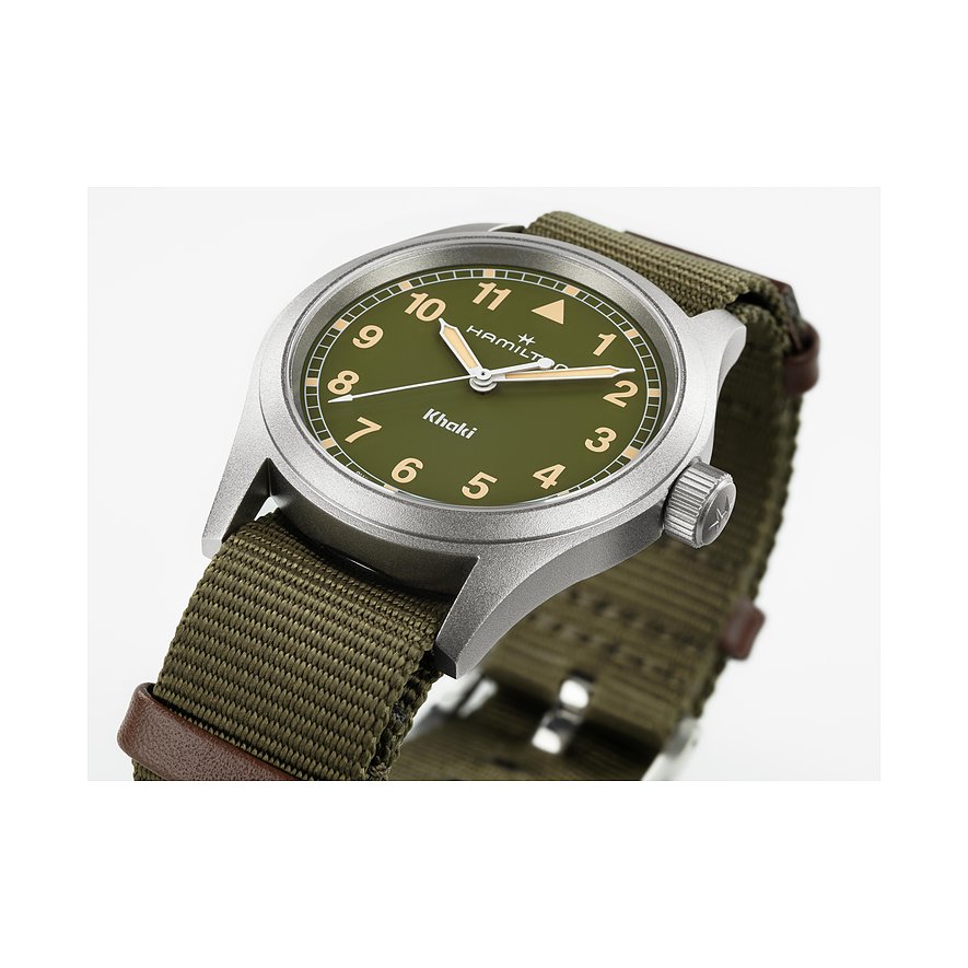 Hamilton Khaki Uhr mit Edelstahlgehäuse und grünem Zifferblatt.
