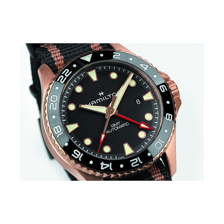 Hamilton Herrenuhr mit Edelstahlgehäuse, schwarzem Zifferblatt und GMT-Funktion.