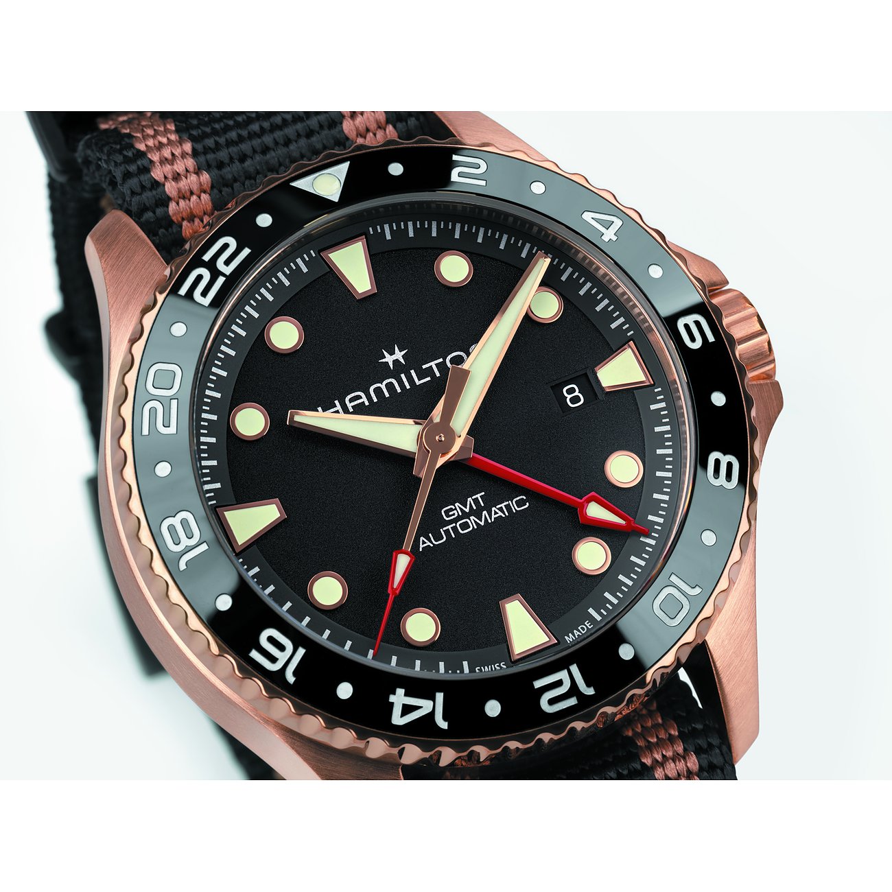 Hamilton Herrenuhr mit Edelstahlgehäuse, schwarzem Zifferblatt und GMT-Funktion.