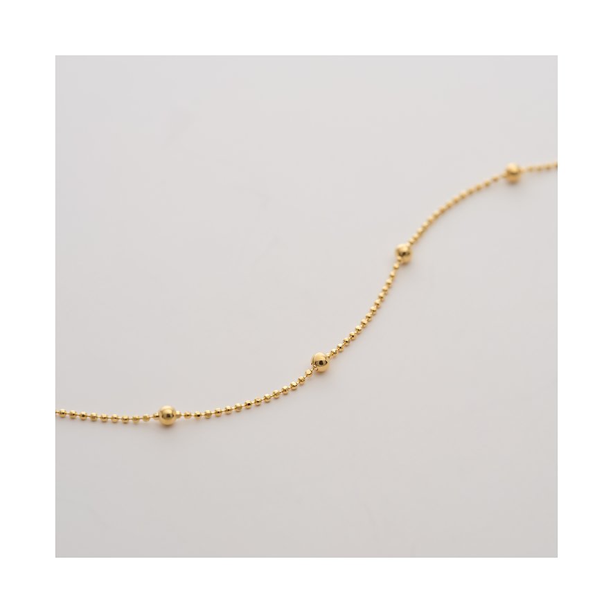 Nahaufnahme eines CHRIST 585 Gelbgold Armschmucks mit kleinen Kügelchen, diagonal über das Bild gelegt.