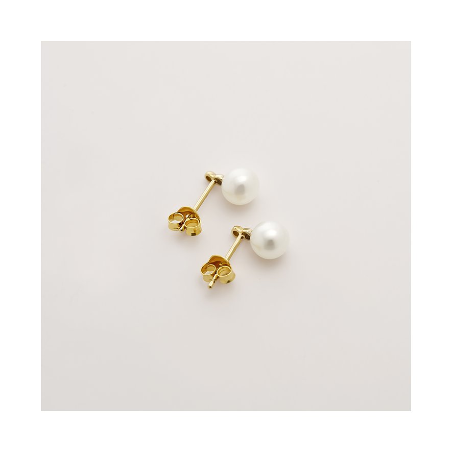 CHRIST örhängen i 375 gult guld med strålande pärlor, lätt förskjutna bredvid varandra.