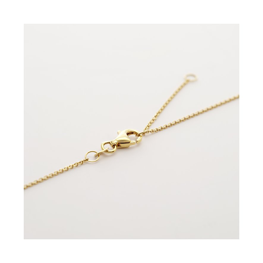 Detailaufnahme des Verschlusses einer YAMOKO Halskette aus 585 Gelbgold mit Perle.