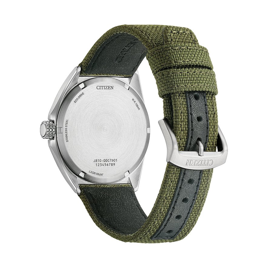Citizen Herrenuhr mit Edelstahlgehäuse und grünem Textilarmband.