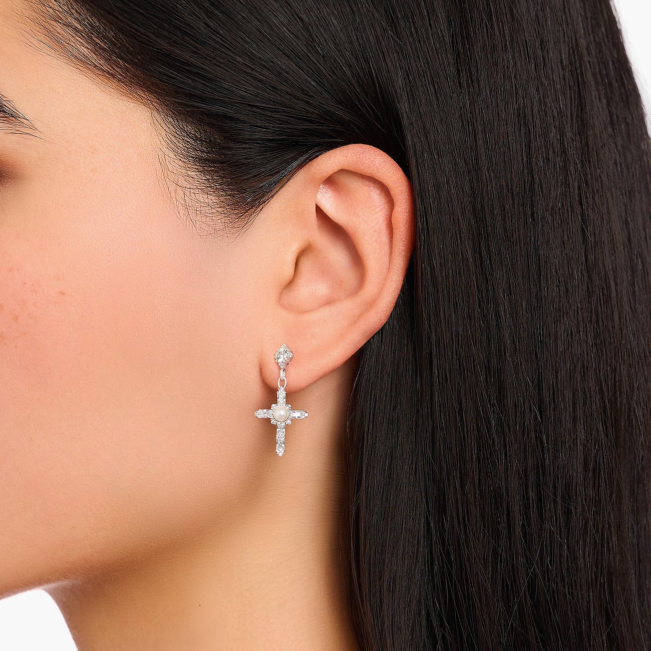 Thomas Sabo Ohrringe aus 925er Silber mit Perle und Zirkonia.