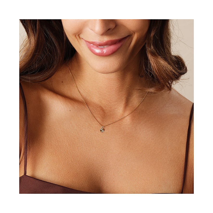 CHRIST halskæde i 375 gult guld med hjertevedhæng.