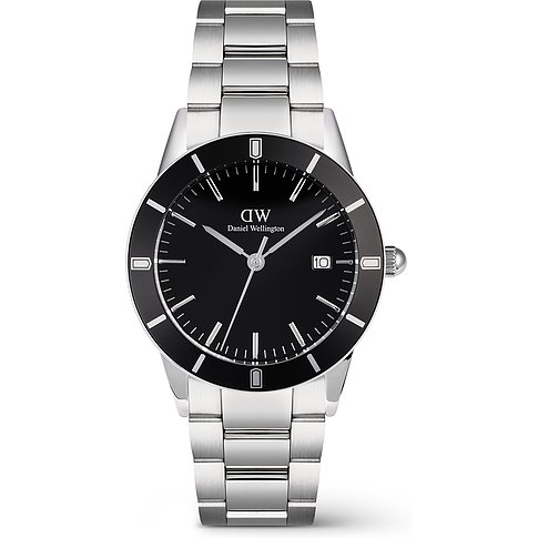 Daniel Wellington Herrenuhr mit Edelstahlgehäuse, schwarzem Zifferblatt und Datum.