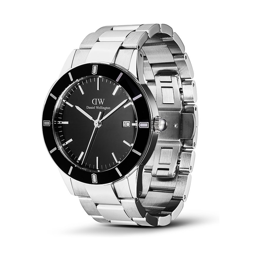 Daniel Wellington Herrenuhr mit Edelstahlgehäuse, schwarzem Zifferblatt und Datum.
