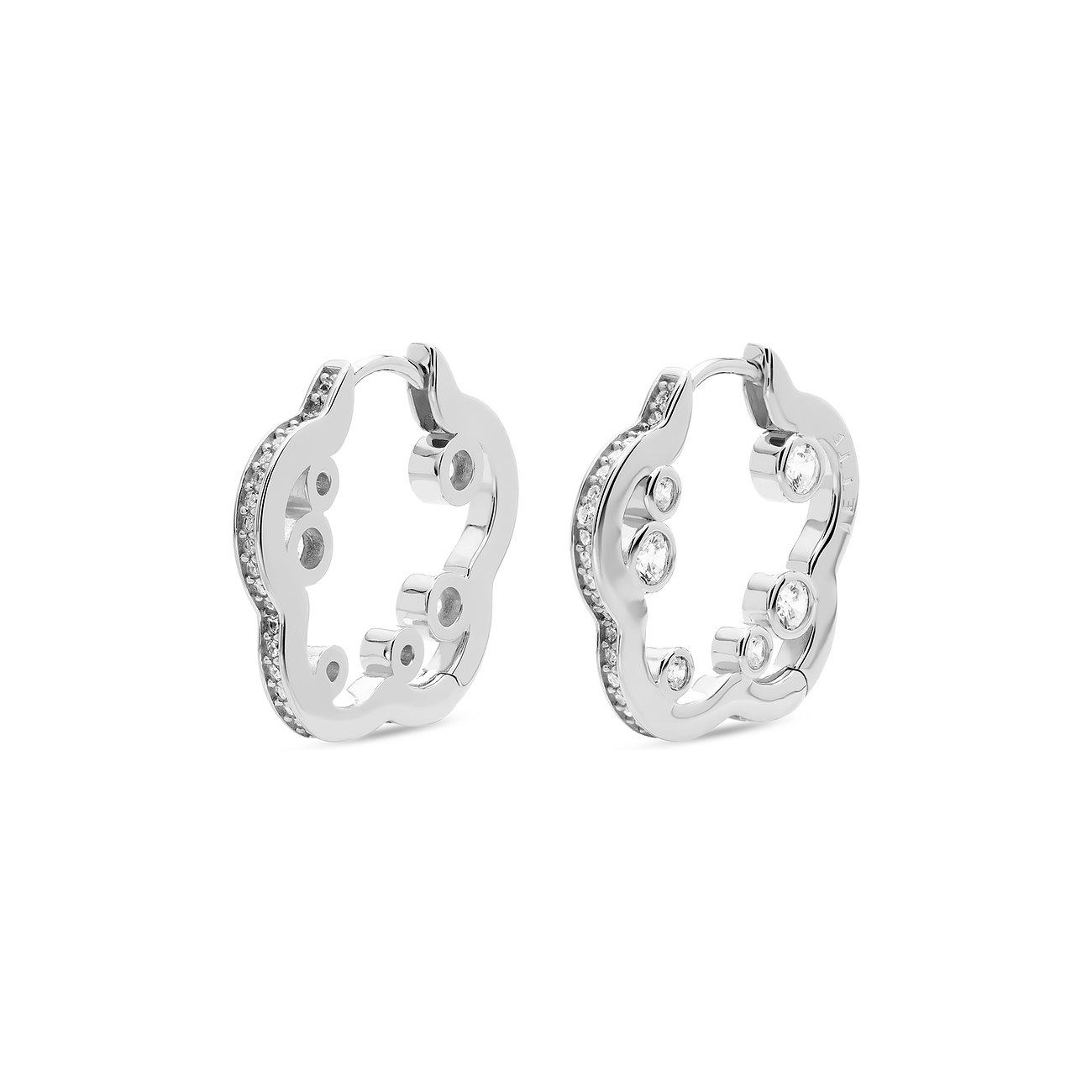 JETTE Ohrringe aus 925er recyceltem Silber mit Zirkonia besetzt.