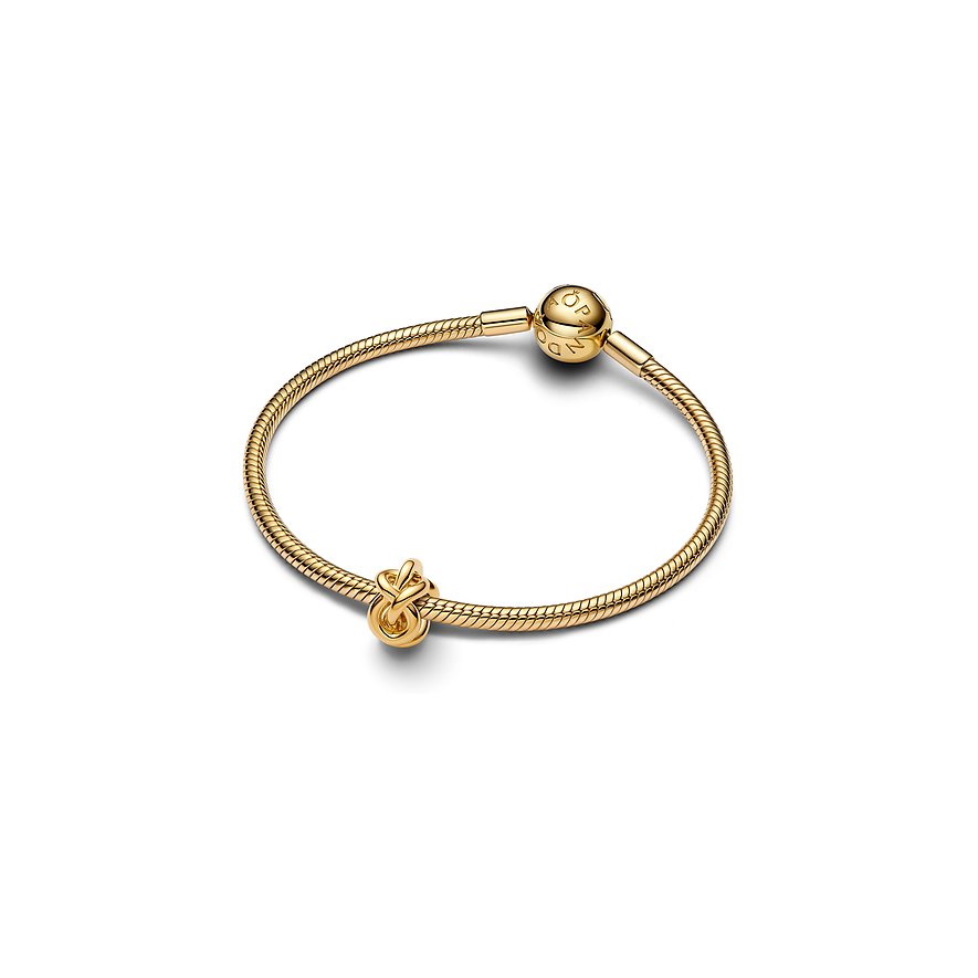 Pandora Armband aus Gelbgold mit einem Knoten-Anhänger.
