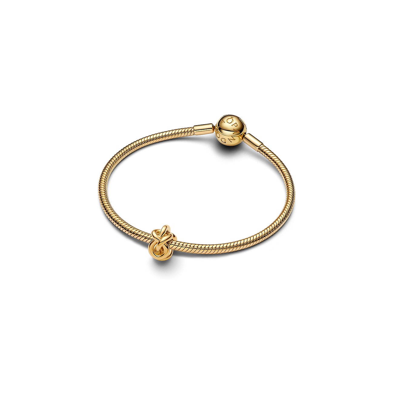 Pandora Armband aus Gelbgold mit einem Knoten-Anhänger.
