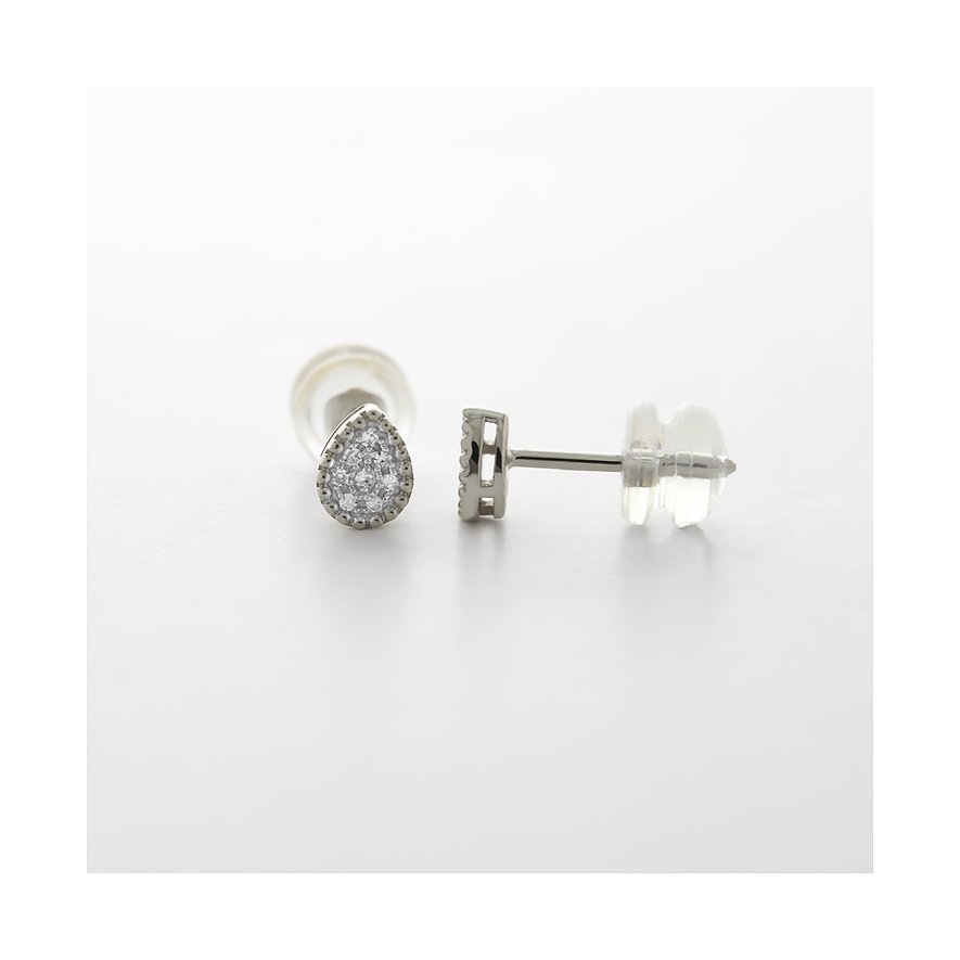CHRIST Ohrschmuck aus 375er Weißgold, ein Paar Diamant-Ohrstecker in Tropfenform mit Pavé-Fassung.