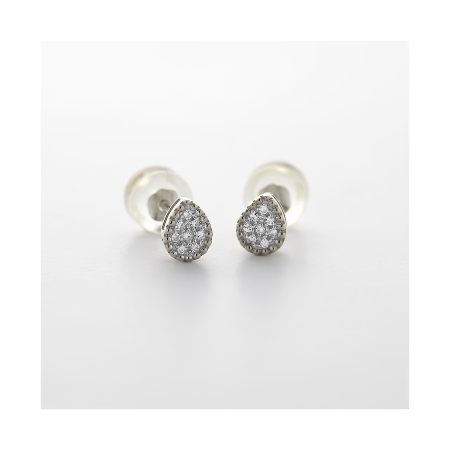 Ein Paar Ohrstecker von CHRIST aus Weißgold in Tropfenform mit funkelnden Diamanten, von vorne aufgenommen.