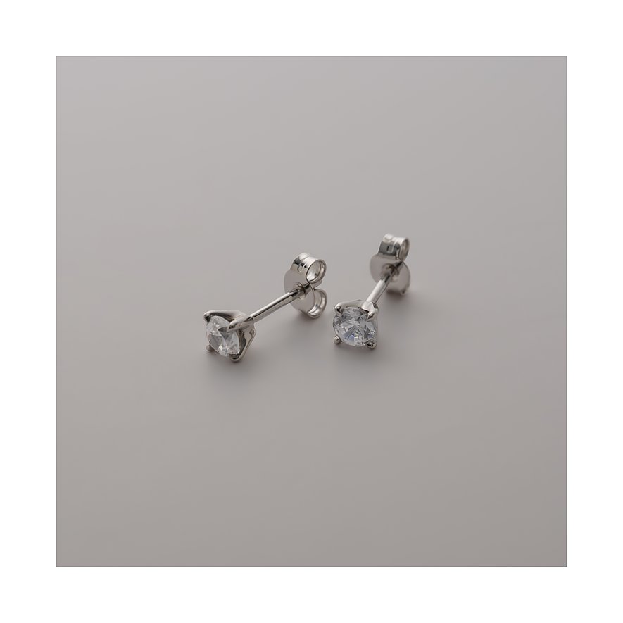 CHRIST Ohrschmuck: Ein Paar 585 Gelbgold Ohrstecker mit jeweils einem runden, funkelnden Diamanten.