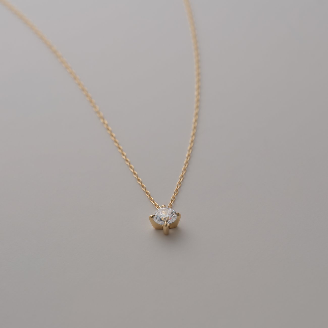 CHRIST Halsschmuck aus Gelbgold 585 mit einem runden Diamanten in einer Krappenfassung.