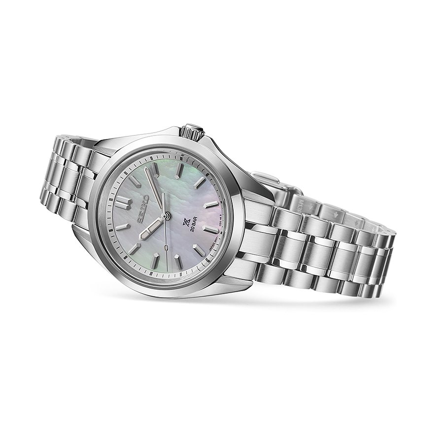 Seiko Damenuhr mit Edelstahlgehäuse, Perlmuttzifferblatt und Edelstahlarmband.