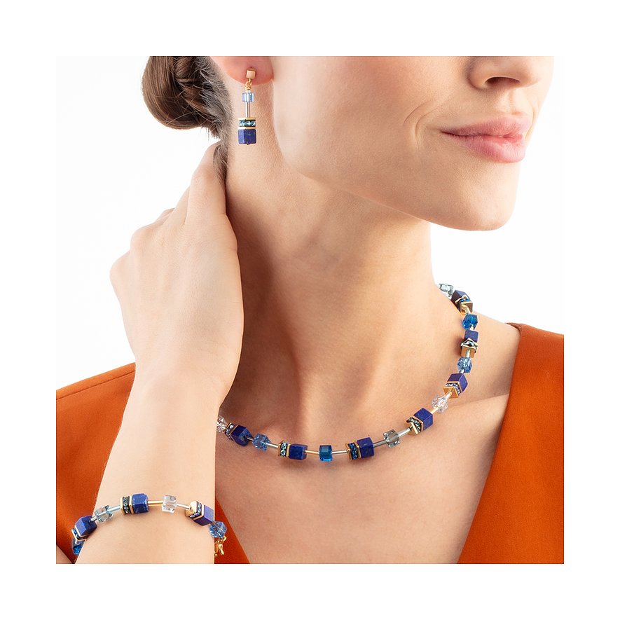 Coeur de Lion Halsschmuck aus Edelstahl mit Lapislazuli und Kristallsteinen.