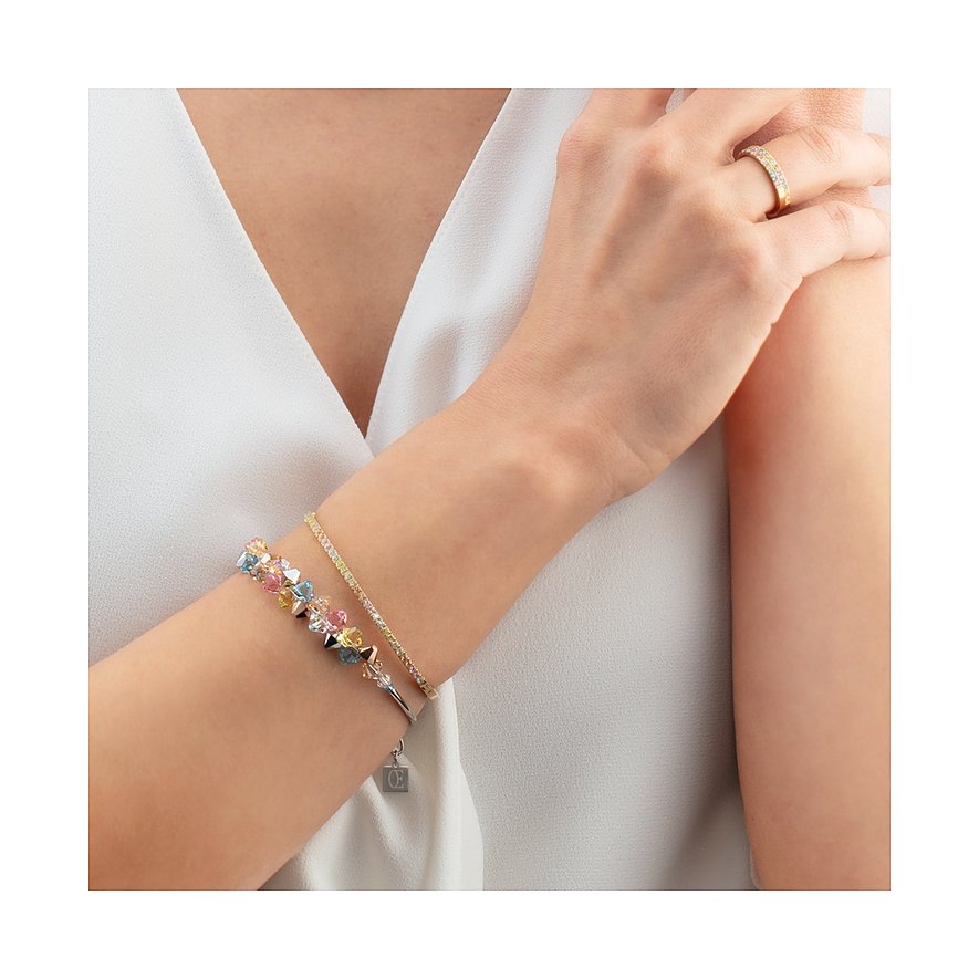 Coeur de Lion Armband aus Edelstahl mit bunten Steinen und Anhänger.