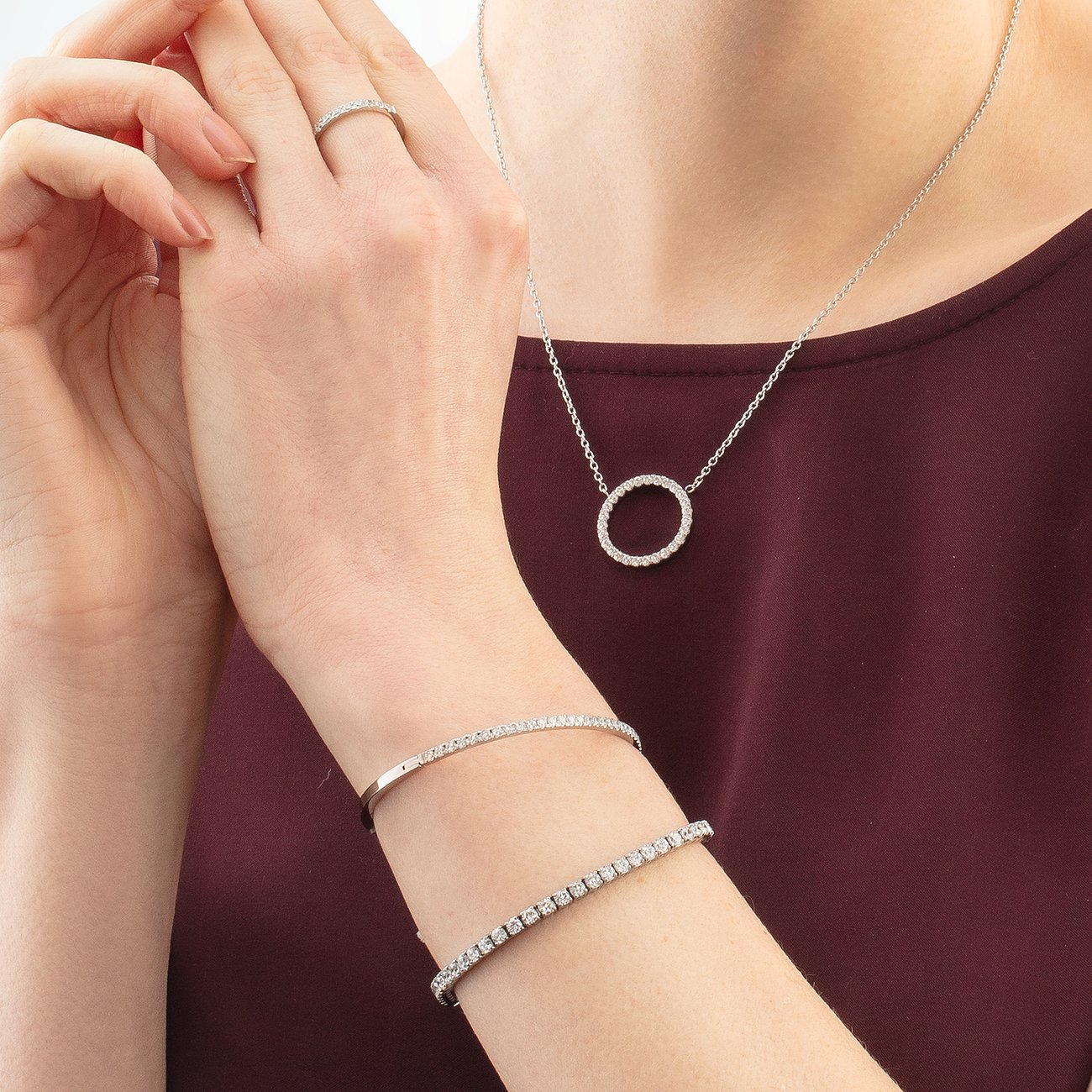 Coeur de Lion Armband aus Edelstahl mit Steinen.