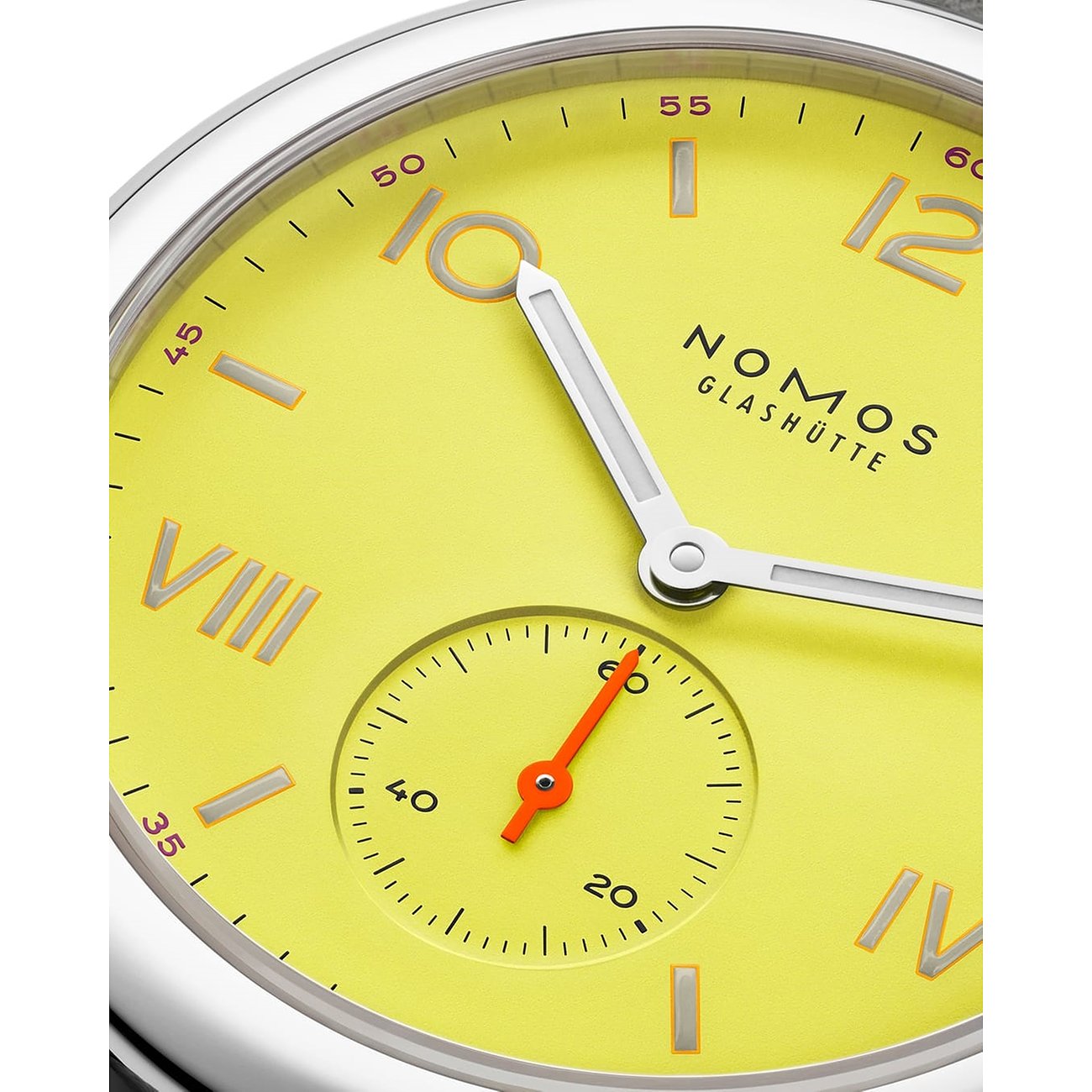 Nomos Glashütte Damenuhr mit Edelstahlgehäuse, gelbes Zifferblatt und Stoppuhr.