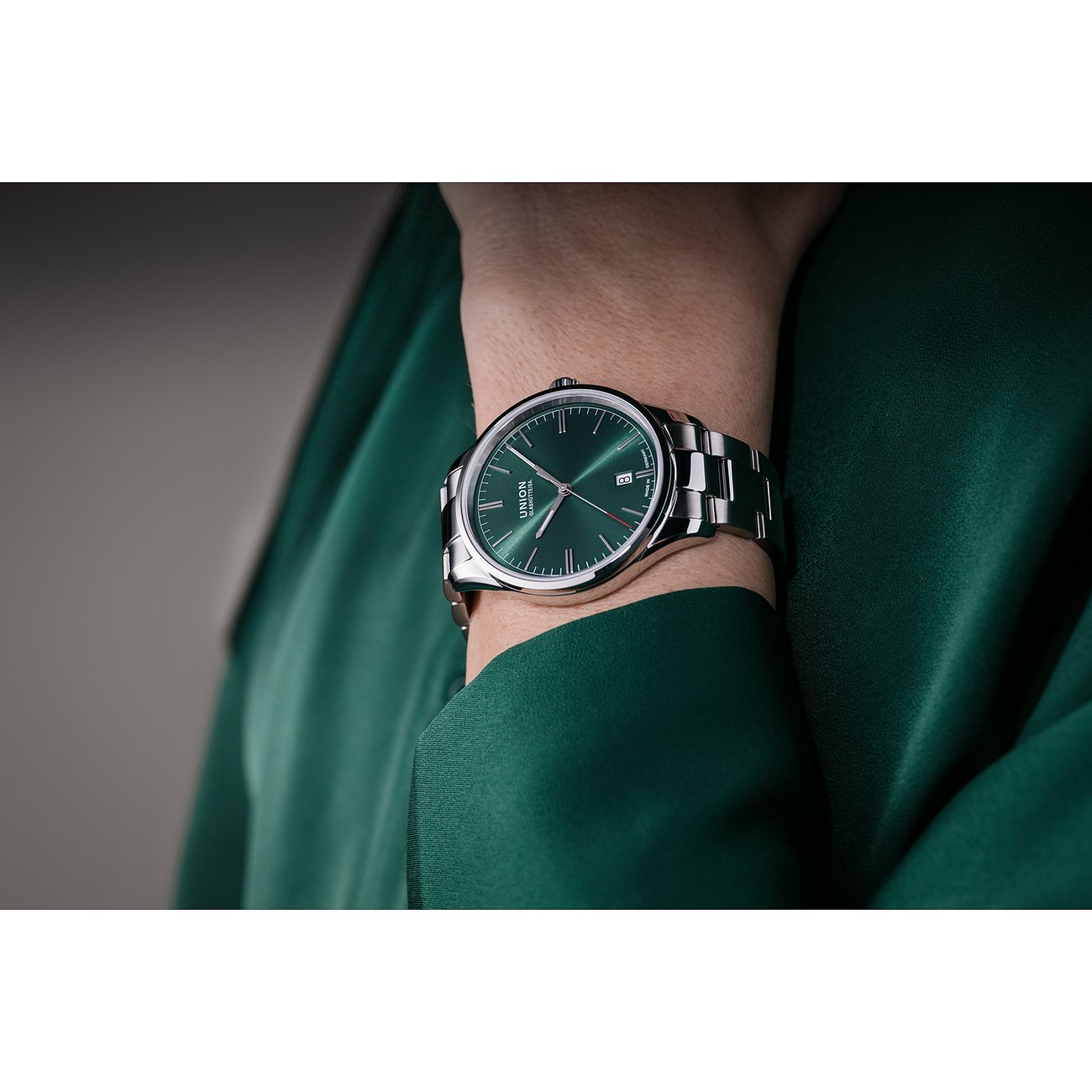 Union Glashütte Unisexuhr mit Edelstahlgehäuse und grünem Zifferblatt.