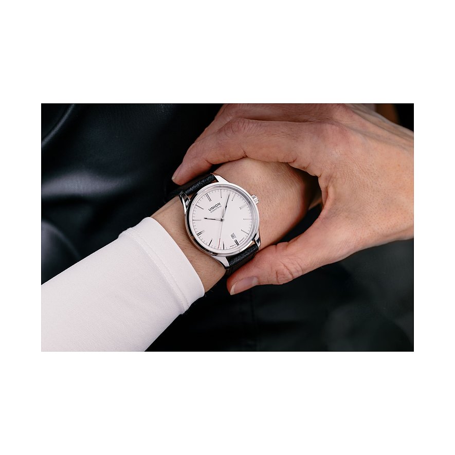 Union Glashütte Unisexuhr mit Edelstahlgehäuse und weißem Zifferblatt.